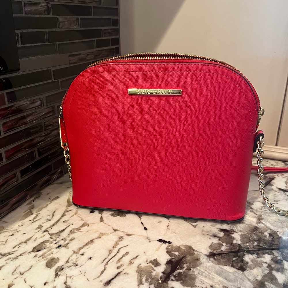 • red steve madden purse